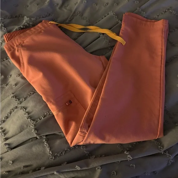 Figs Bright Orange Scrub Set - Picture 4 of 6